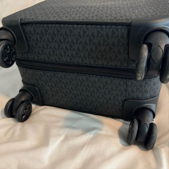 Michael Kors Small Carry On Rollling suitcase - Picture 4 of 8